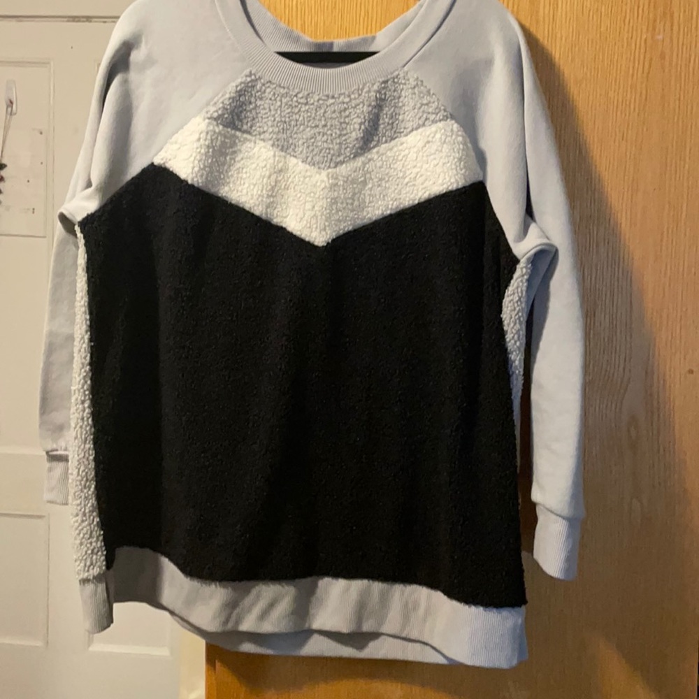Women’s sweatshirt